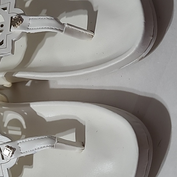 Crown and Ivy Sandals New - Picture 3 of 9